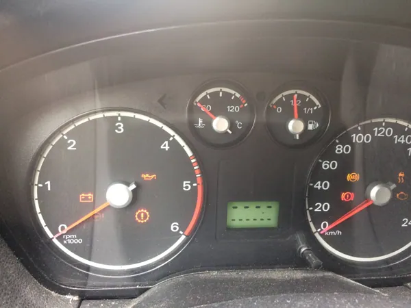 Auto gaśnie na luzie lub przy hamowaniu – co to oznacza?