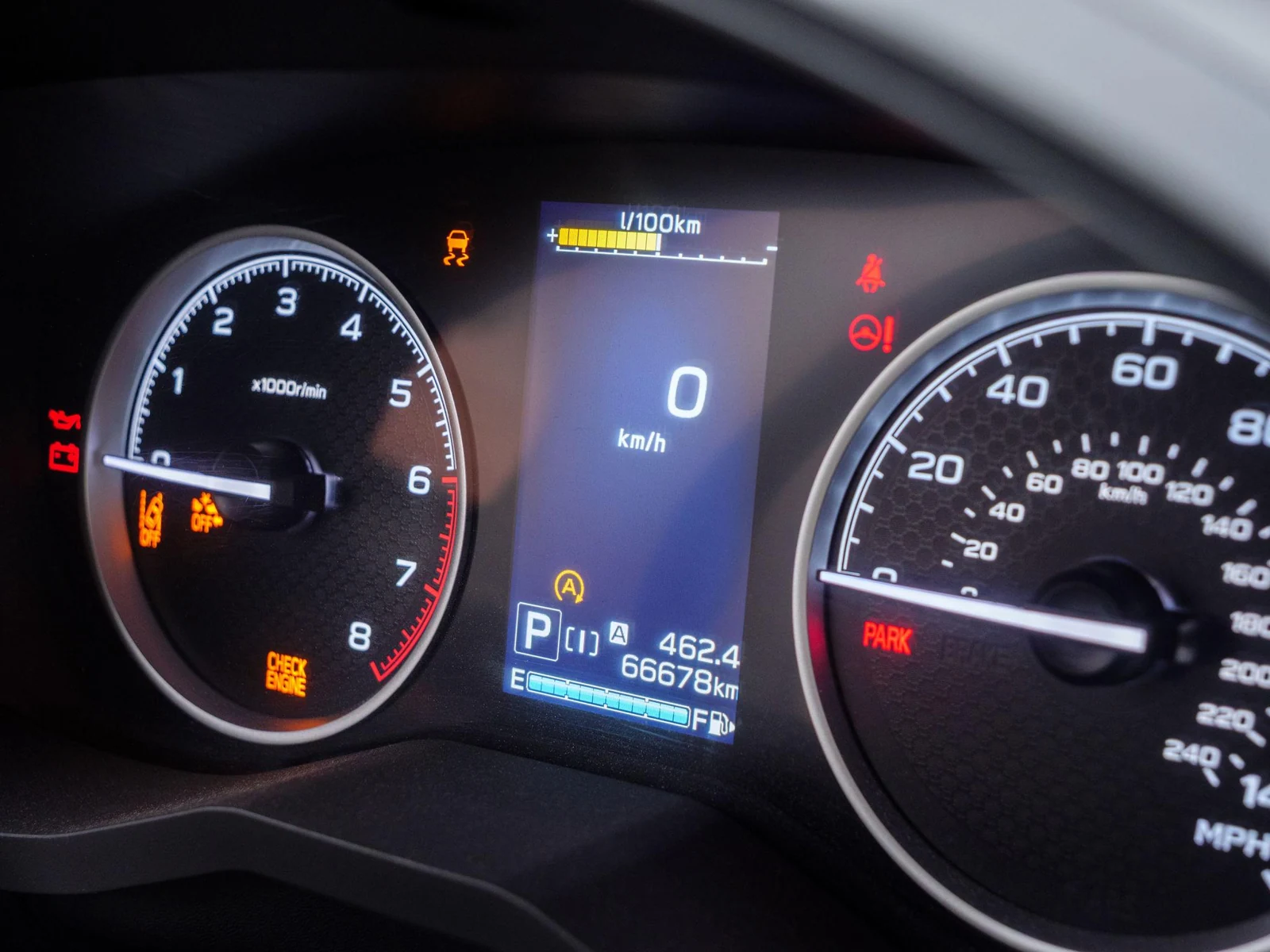 Auto przeszło w tryb awaryjny – czy można jechać dalej i co to oznacza?