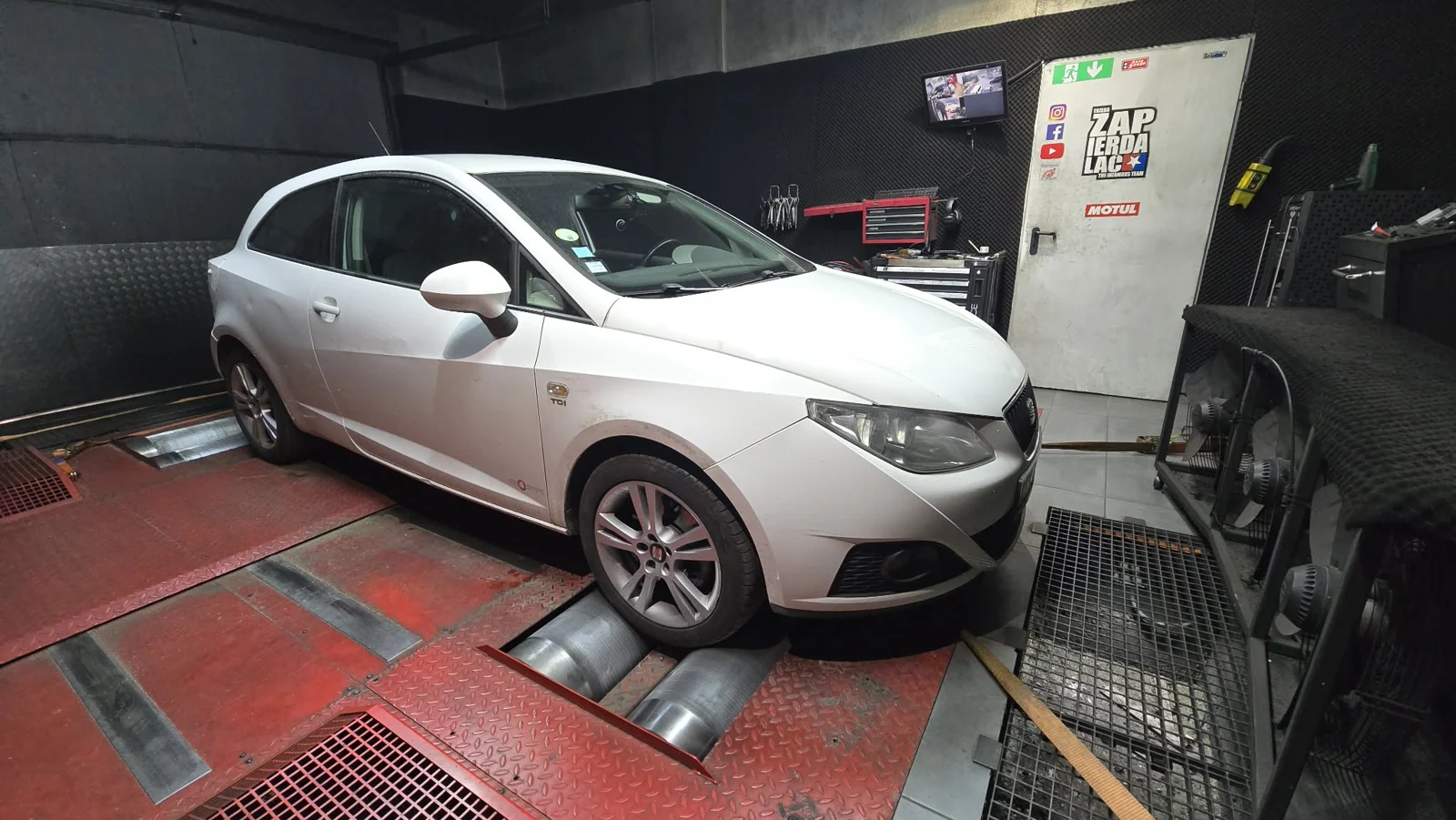 Seat Ibiza IV 1.6 TDI 105KM 77kW z 2013 — realizacja EMsetup
