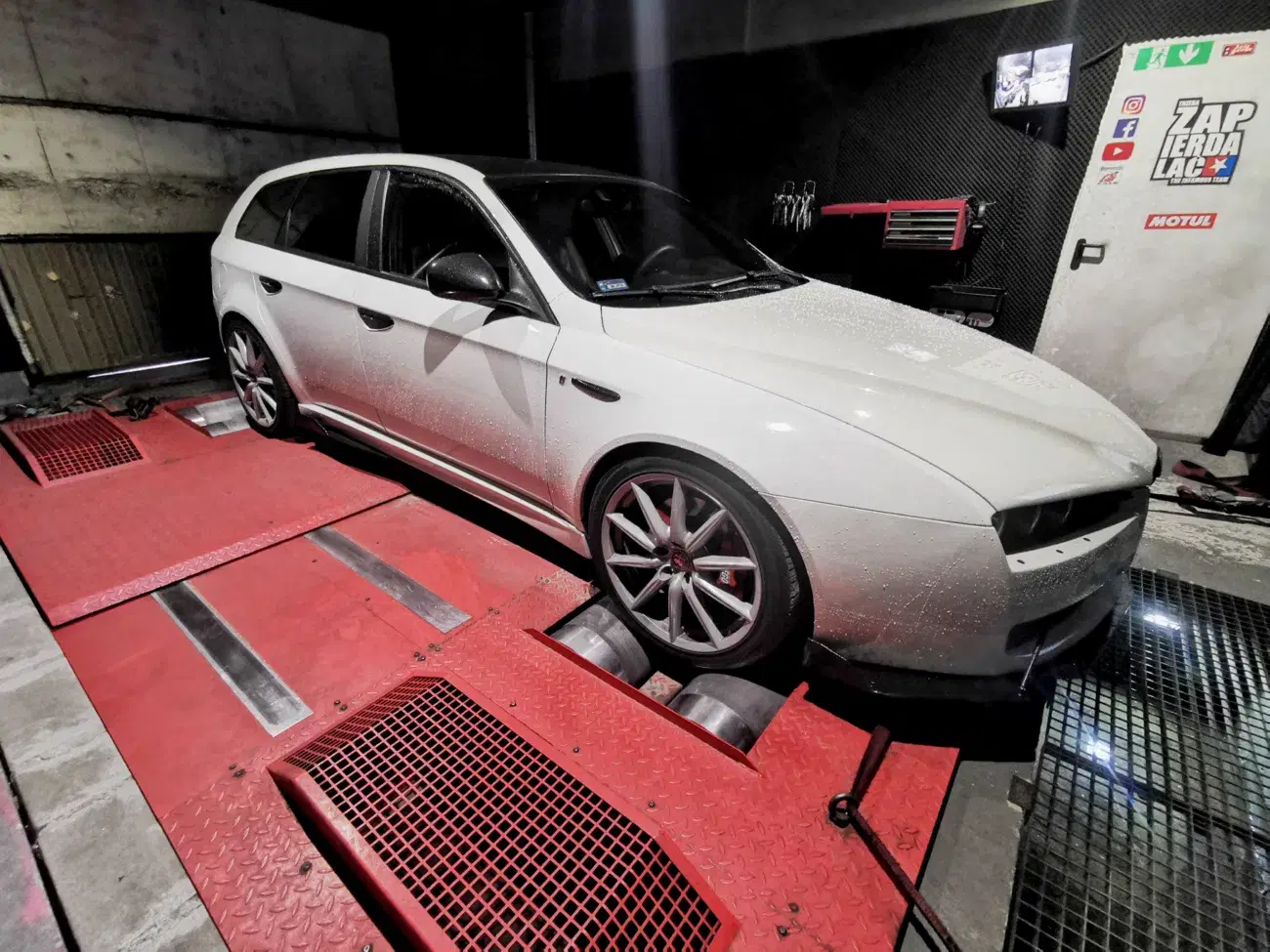 Alfa Romeo 159 2.0 JTDm 170 KM 125 kW 2011 — zdjęcie samochodu 2, EMsetup