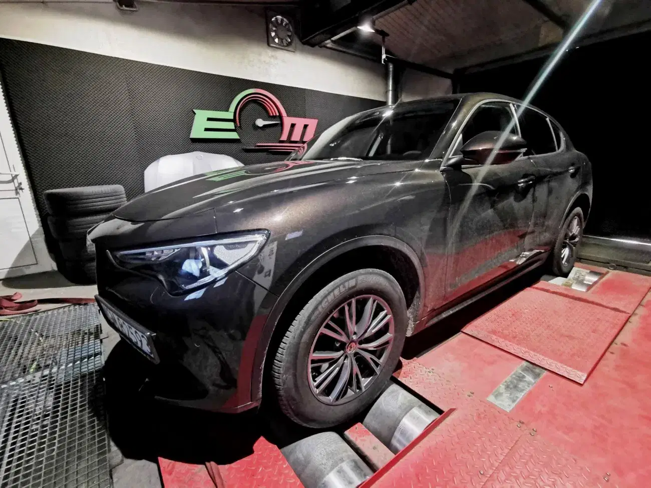 Alfa Romeo Stelvio 2.0 T 280 KM 206 kW 2018 — zdjęcie samochodu 1, EMsetup