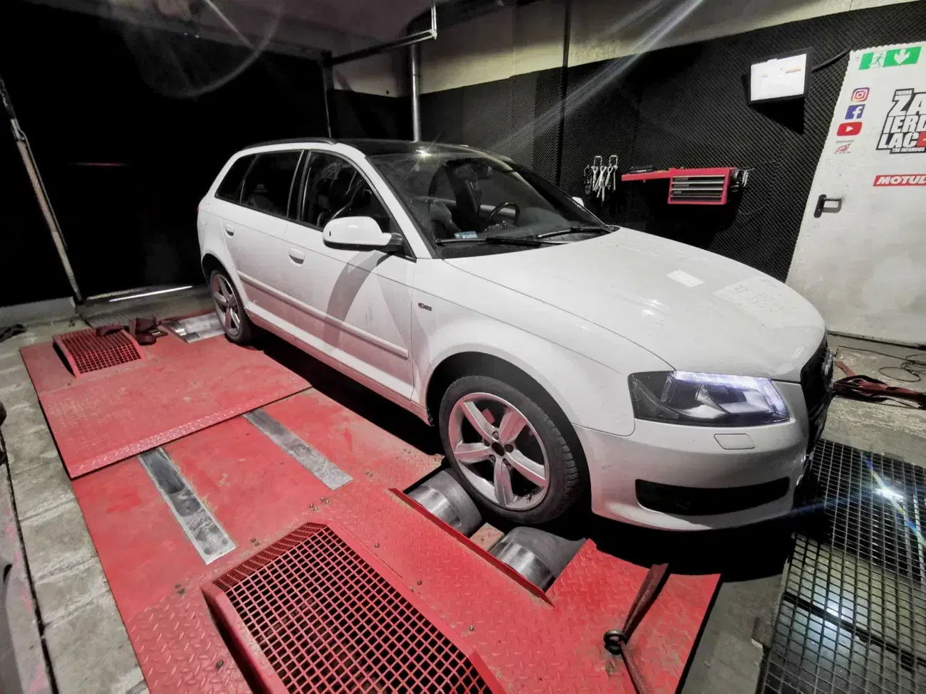 Audi A3 8P 2.0 TDI CR 170 KM 125 kW 2010 — zdjęcie samochodu 1, EMsetup