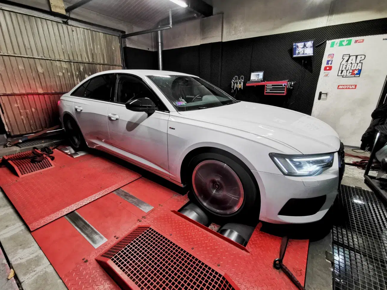 Audi A6C8 2.0 TFSI 299 KM 220 kW Hybrid 2021 — zdjęcie samochodu 2, EMsetup