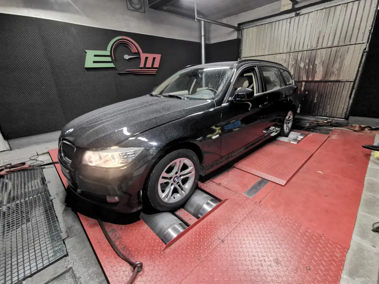 BMW 3 E91 318d 2.0 143 KM 105 kW 2010 — archiwalna realizacja EMsetup