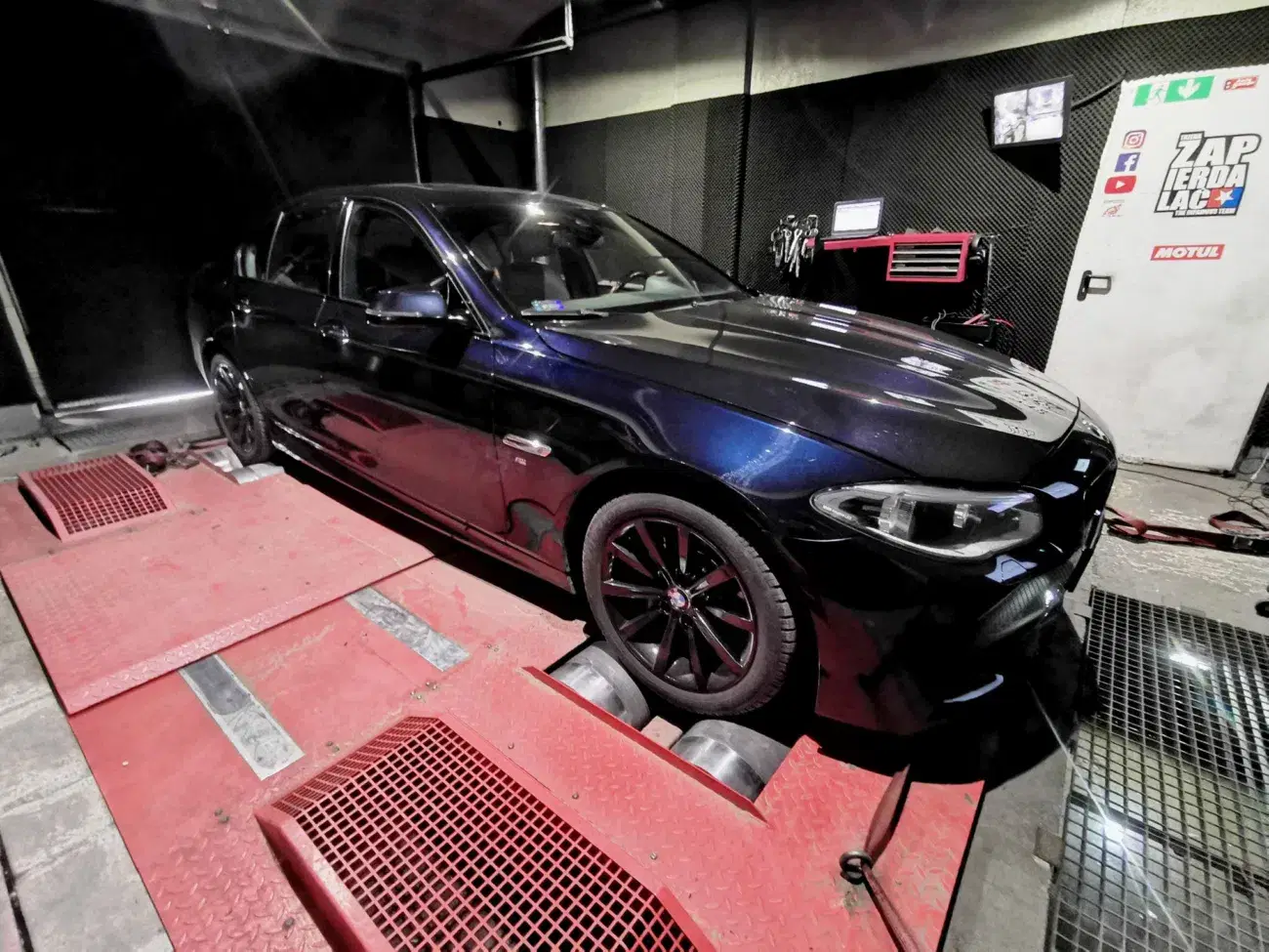 BMW 5 F10 530d 3.0 258 KM 190 kW 2014 — archiwalna realizacja EMsetup