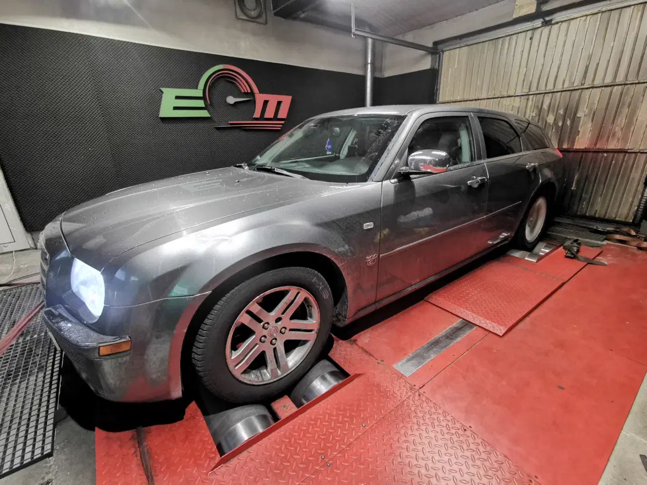 Chrysler 300C I 3.0 CRD 218 KM 160 kW 2006 — archiwalna realizacja EMsetup