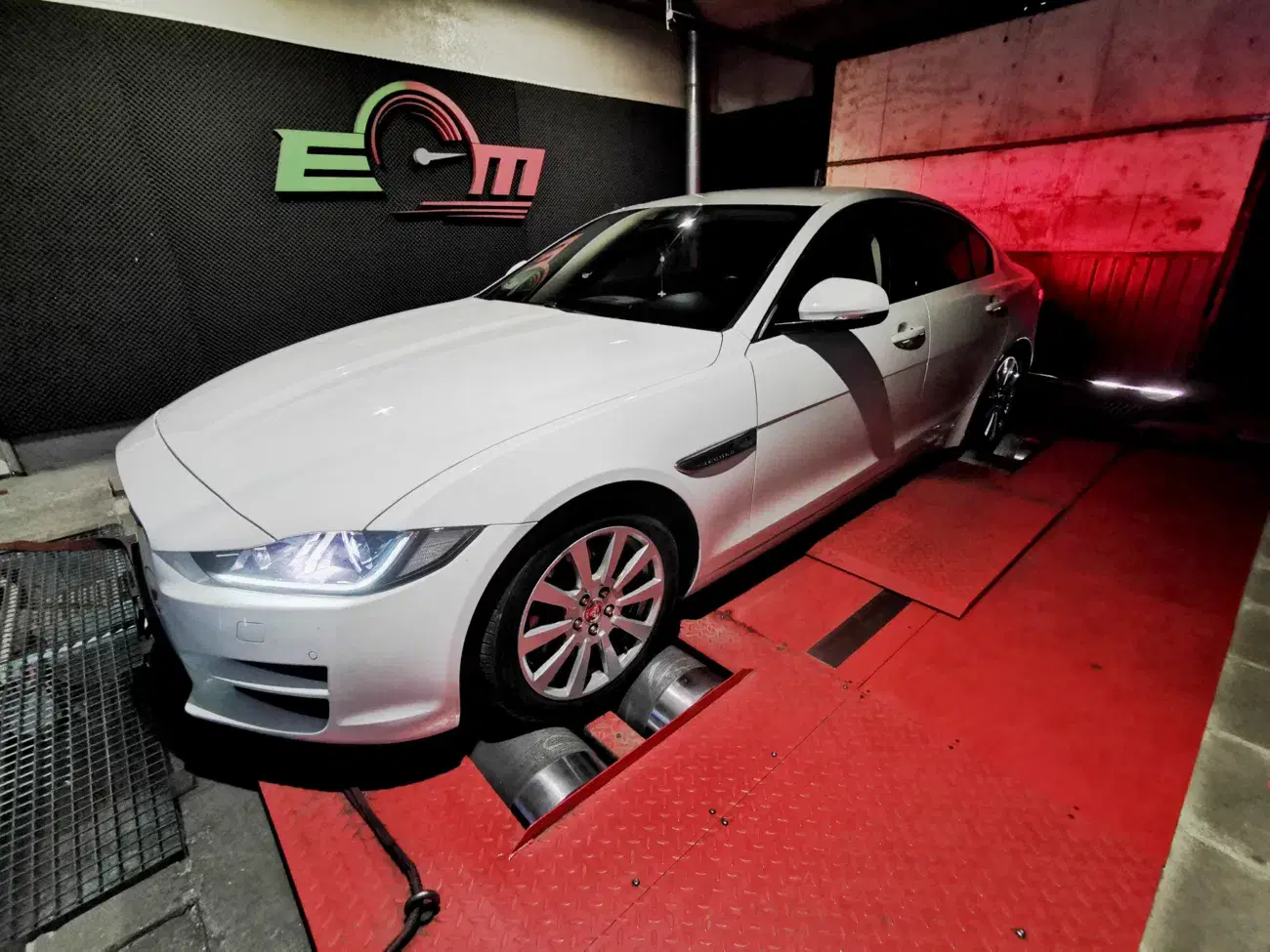Jaguar XF II 20d 2.0 180 KM 132 kW 2017 — archiwalna realizacja EMsetup