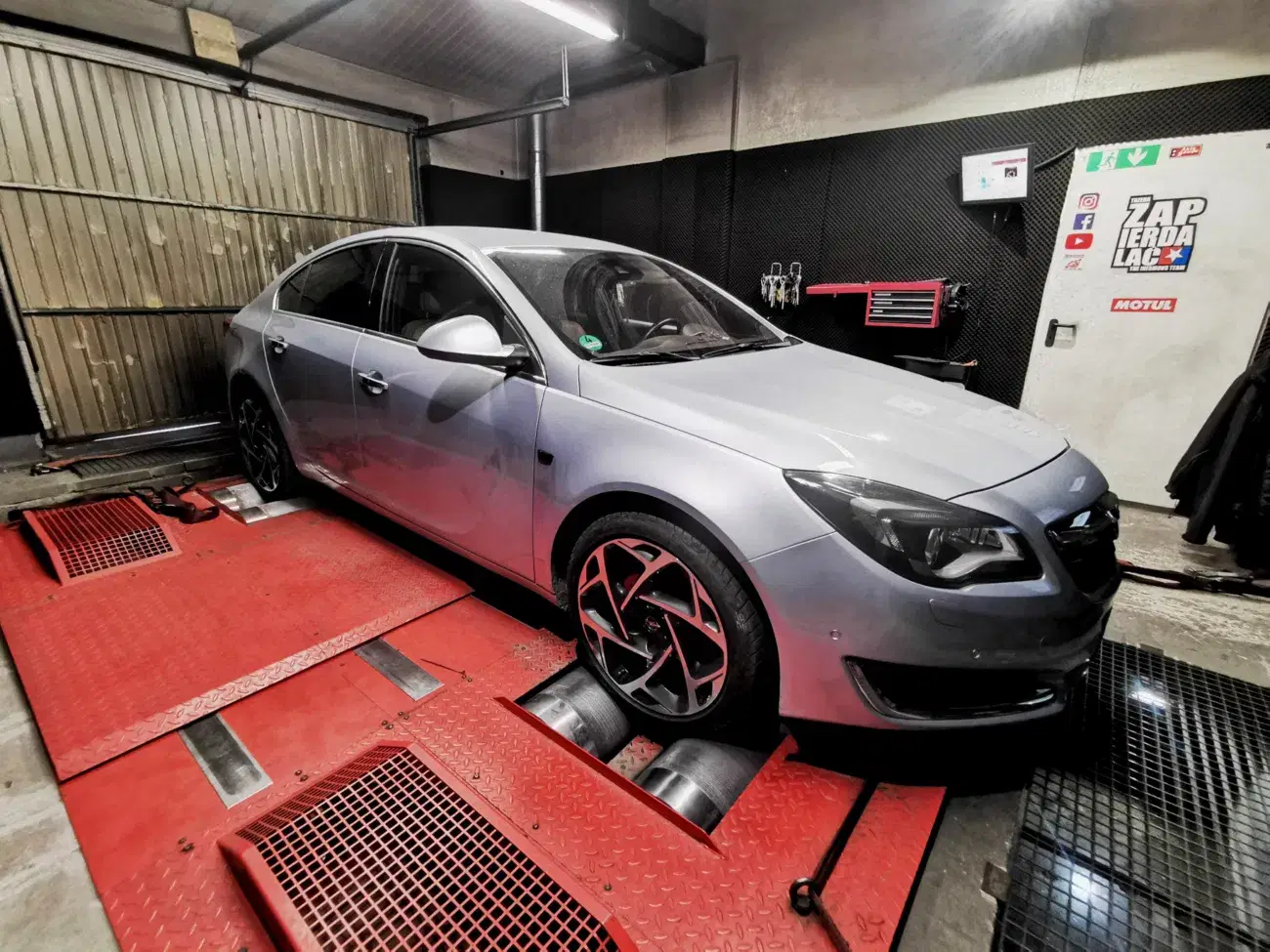Opel Insignia I 2.0 Turbo ecoFLEX 250 KM 184 kW 2014 — zdjęcie samochodu 2, EMsetup