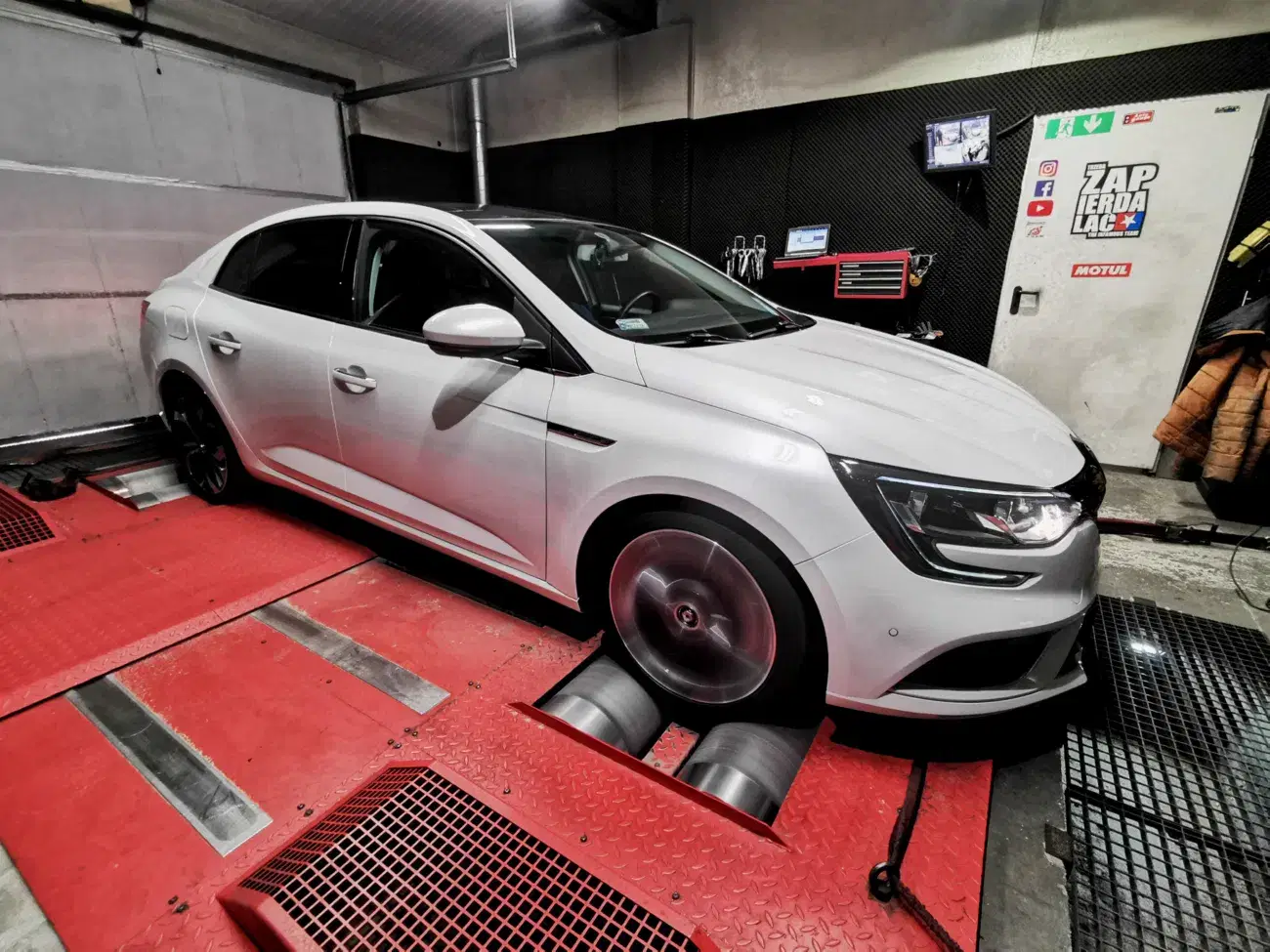 Renault Megane IV 1.6 dCi 130 KM 96 kW 2018 — archiwalna realizacja EMsetup