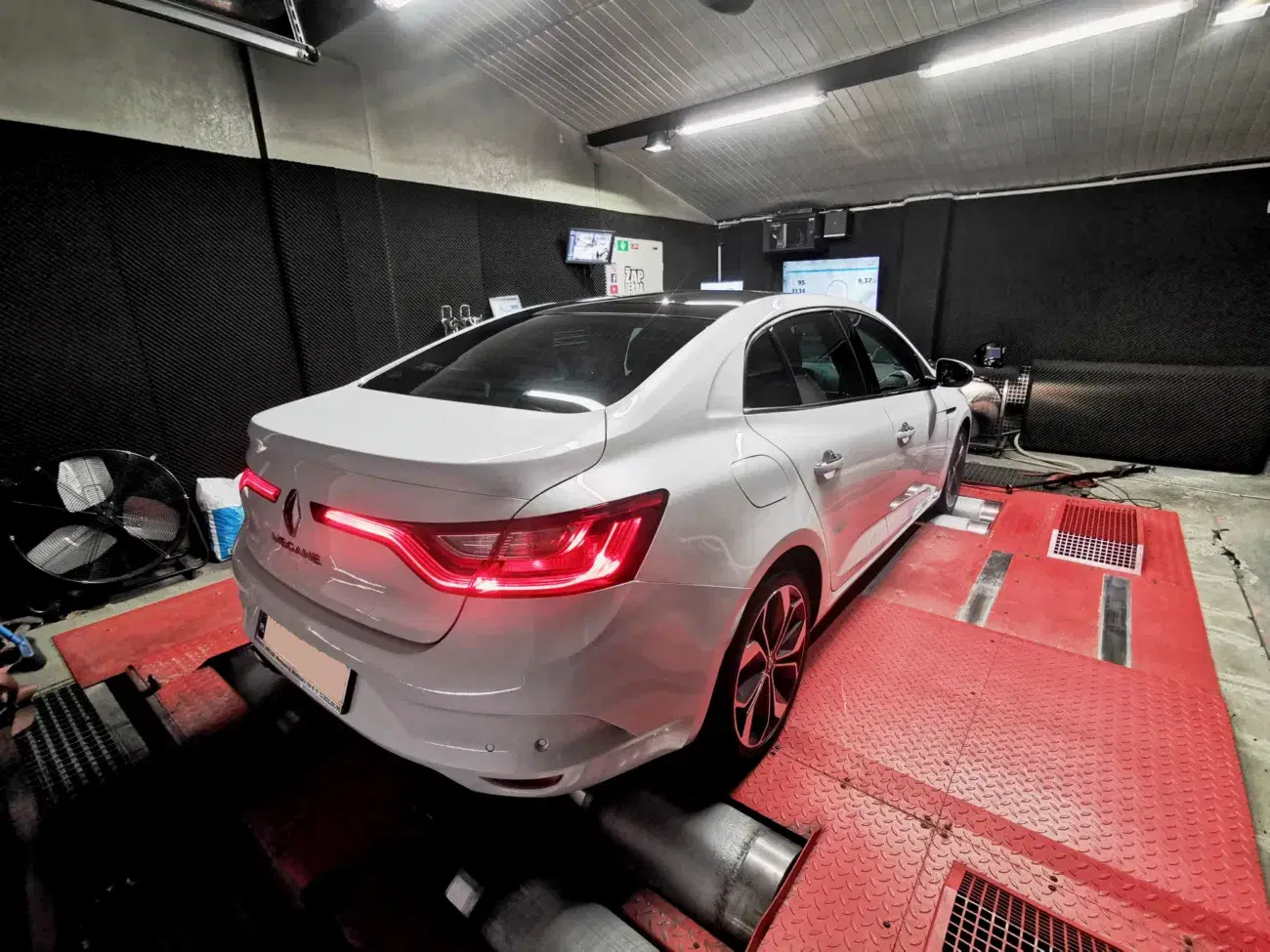 Renault Megane IV 1.6 dCi 130 KM 96 kW 2018 — zdjęcie samochodu 2, EMsetup