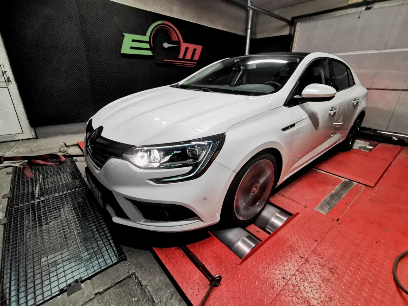Renault Megane IV 1.6 dCi 130 KM 96 kW 2018 — zdjęcie samochodu 3, EMsetup