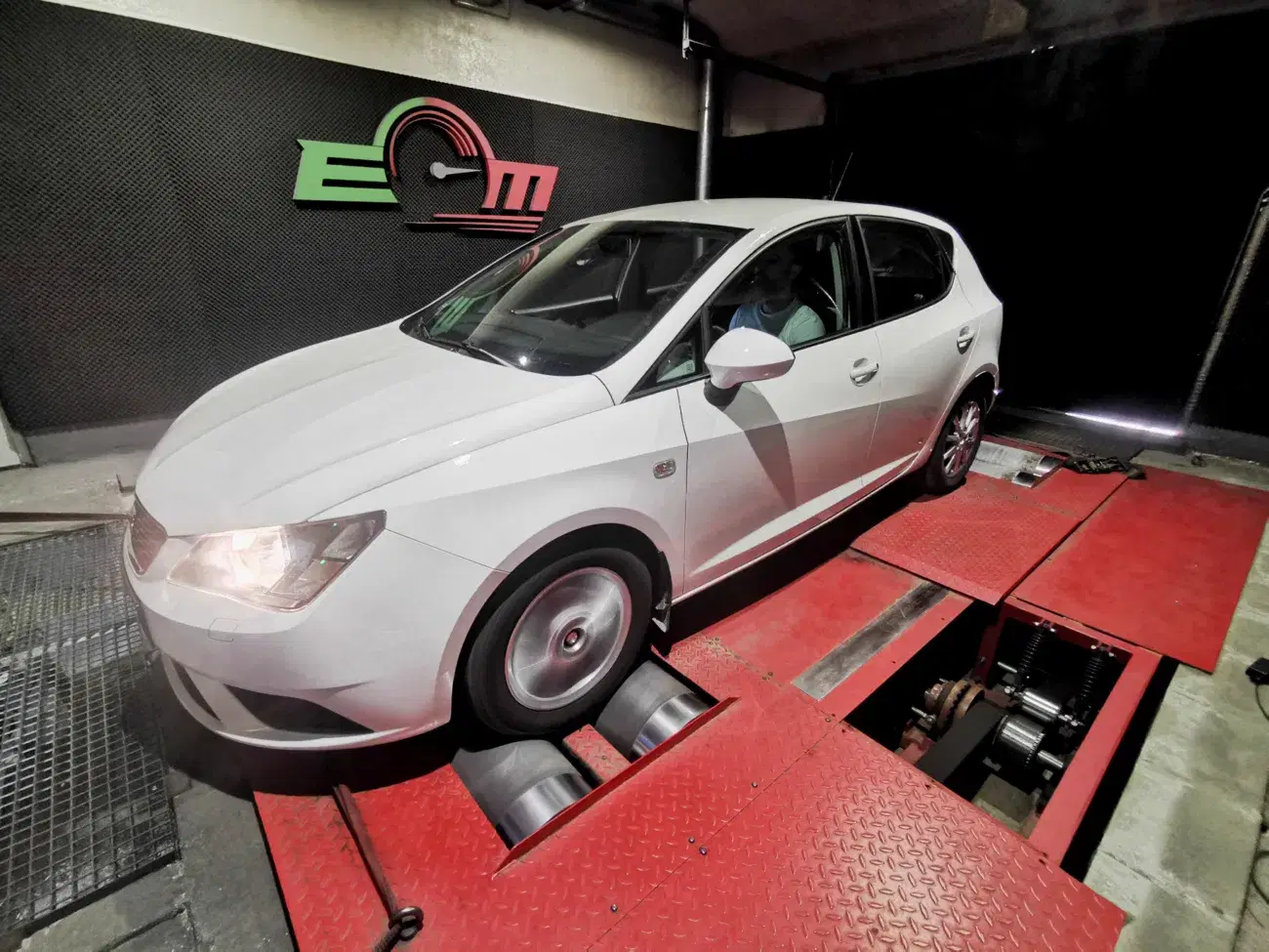 Seat Ibiza 6J 1.2 TSI 90 KM 66 kW 2016 — zdjęcie samochodu 2, EMsetup
