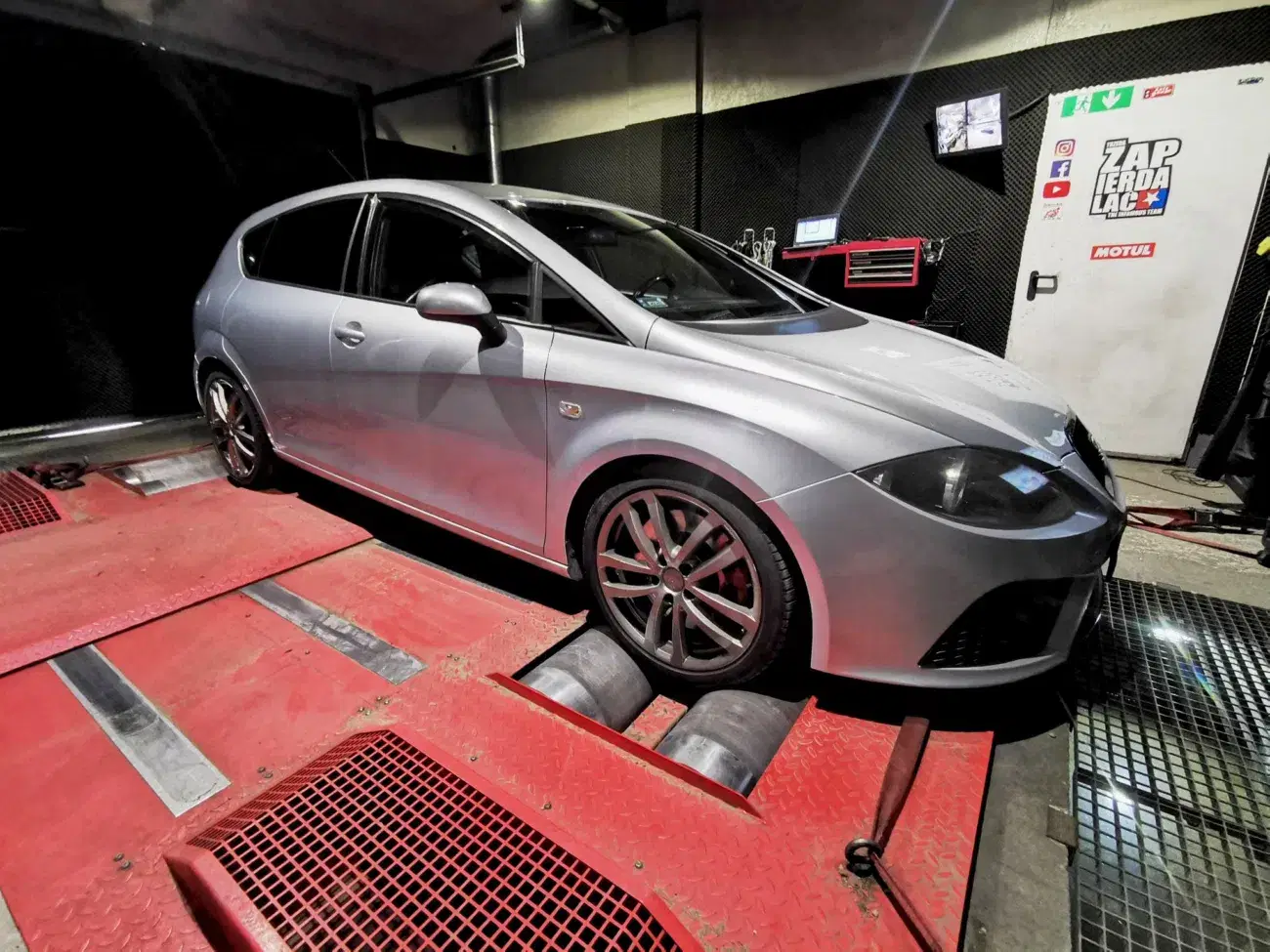 Seat Leon 1P 2.0 TFSI Cupra 240 KM 177 kW 2007 — archiwalna realizacja EMsetup