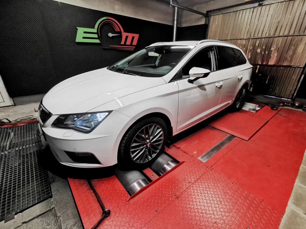 Seat Leon 5F 1.2 TSI 110 KM 81 kW 2017 — archiwalna realizacja EMsetup