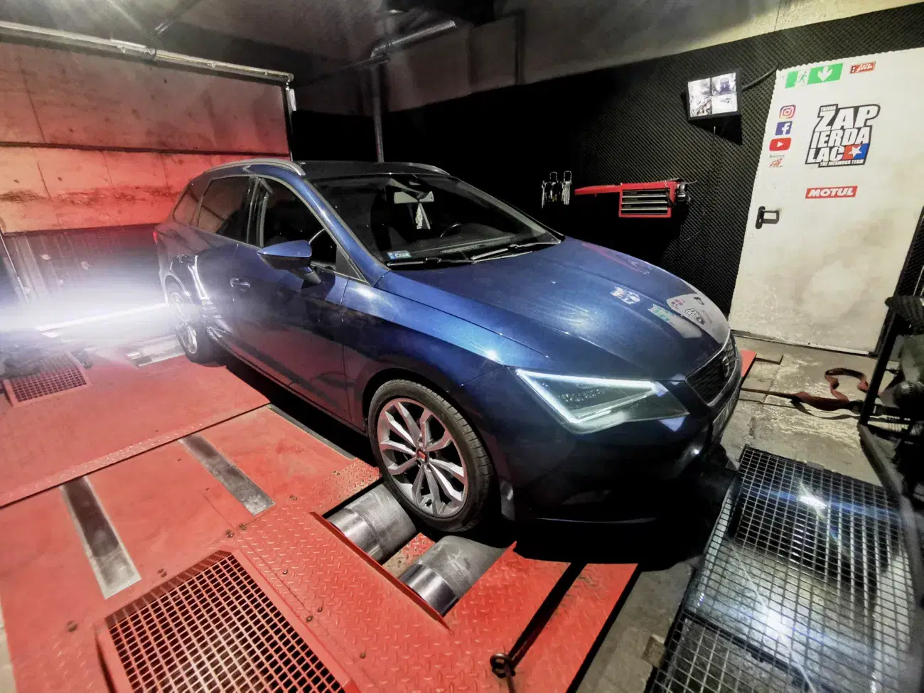 Seat Leon 5F 1.6 TDI 110 KM 81 kW 2015 — archiwalna realizacja EMsetup