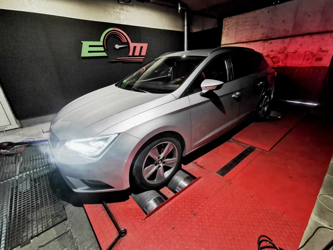 Seat Leon 5F 1.6 TDI 110 KM 81 kW 2016 — archiwalna realizacja EMsetup