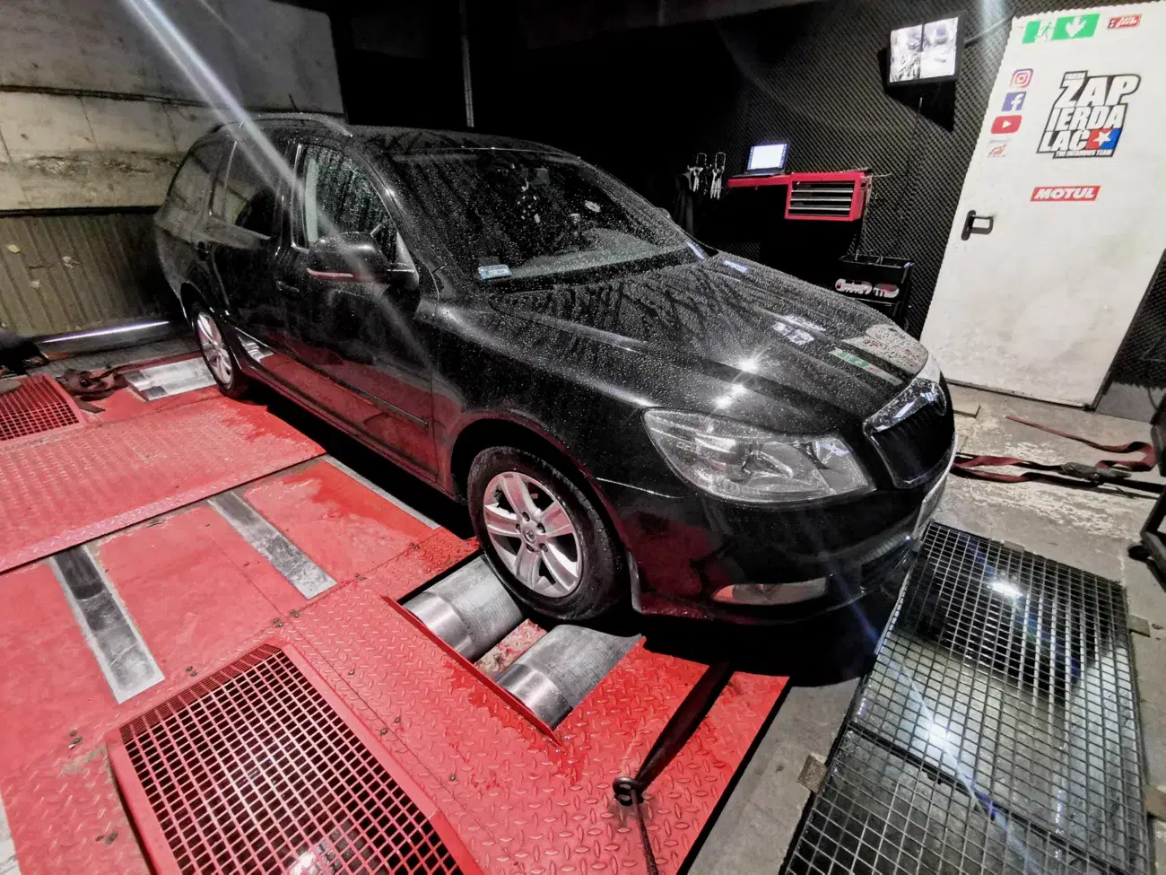 Skoda Octavia II 1.6 TDI 105 KM 77 kW 2010 — archiwalna realizacja EMsetup