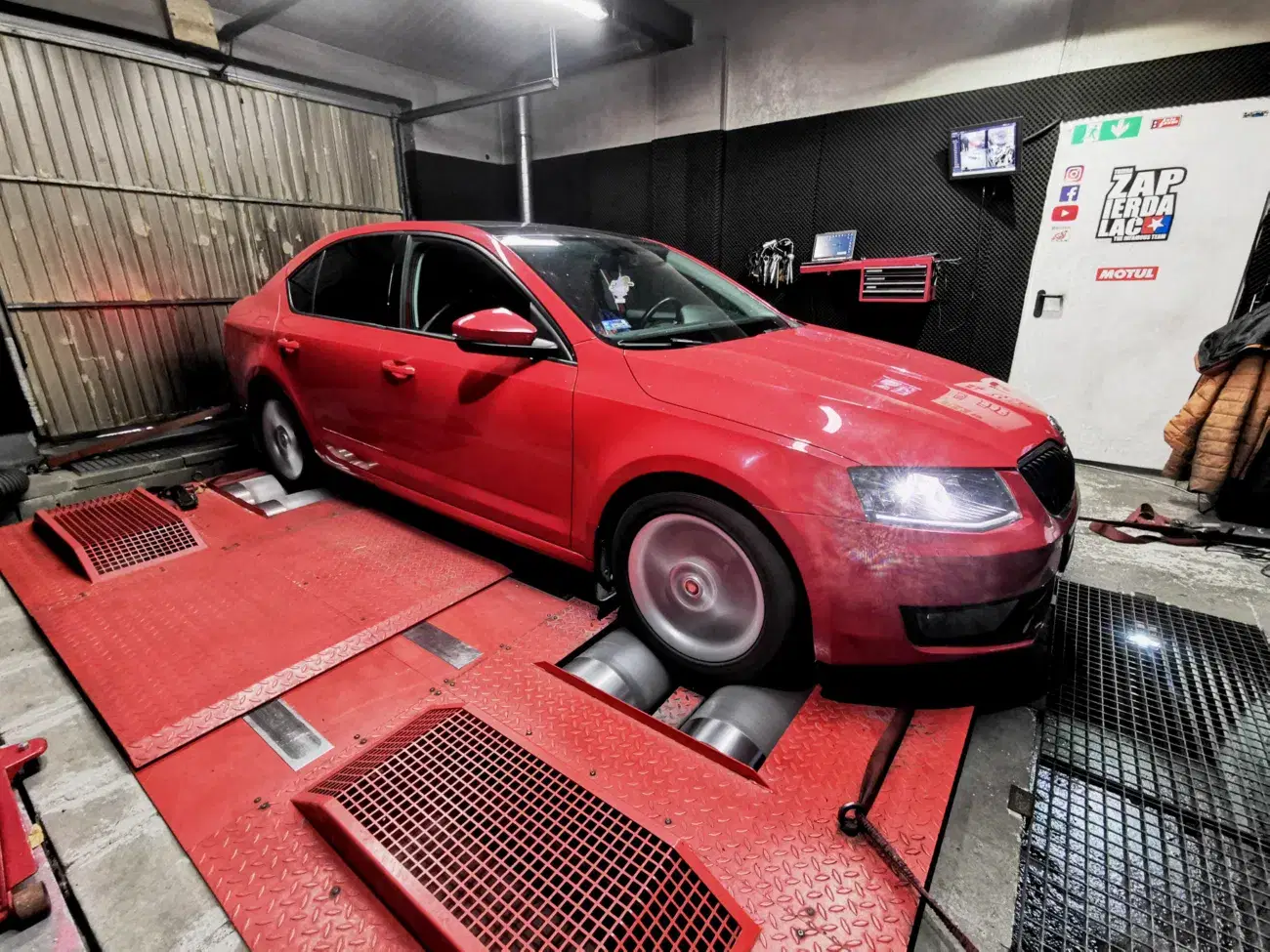Skoda Octavia III 1.8 TSI 180 KM 132 kW 2016 — zdjęcie samochodu 2, EMsetup