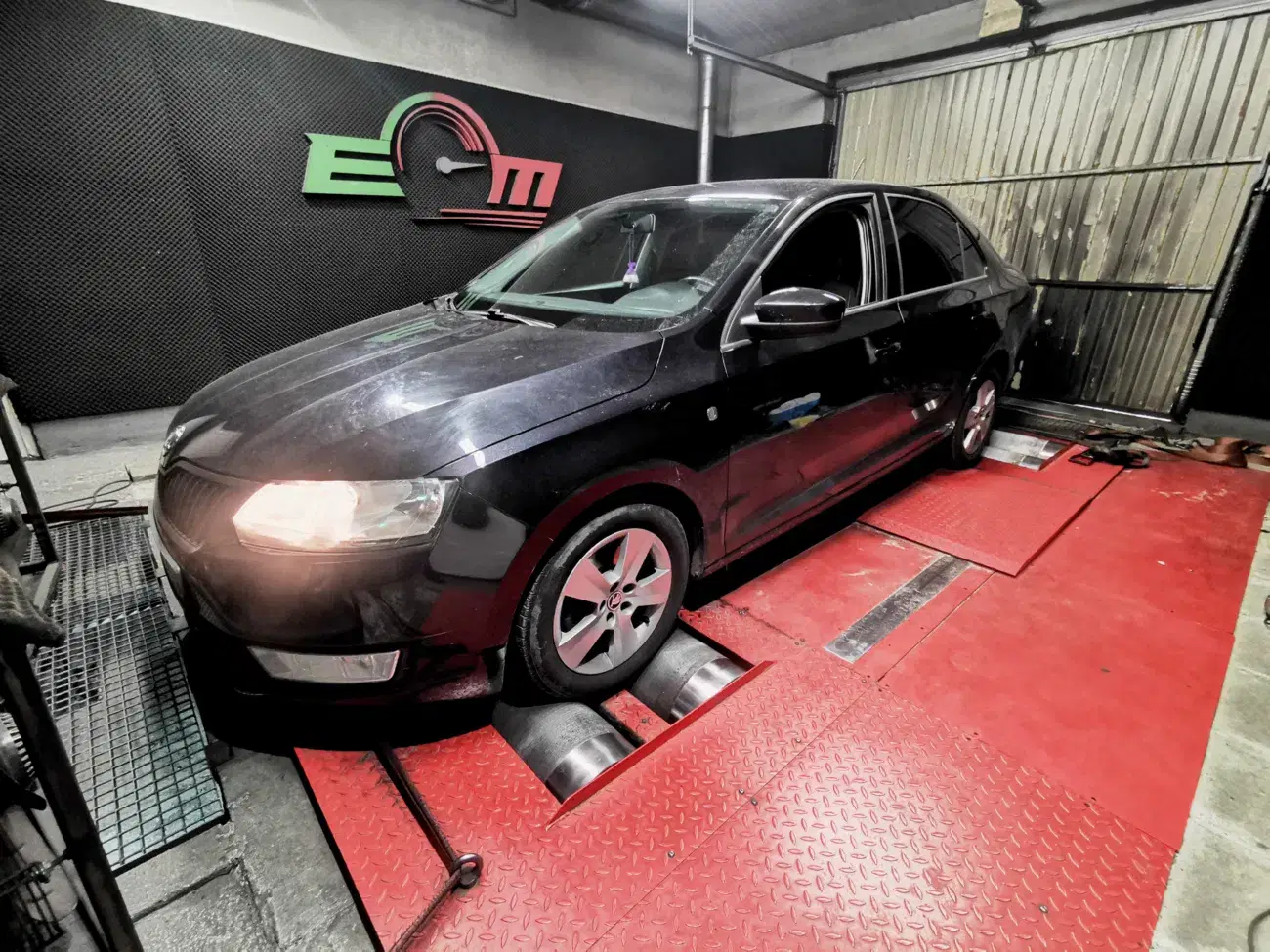 Skoda Rapid 1.6 TDI 105 KM 77 kW 2013 — archiwalna realizacja EMsetup