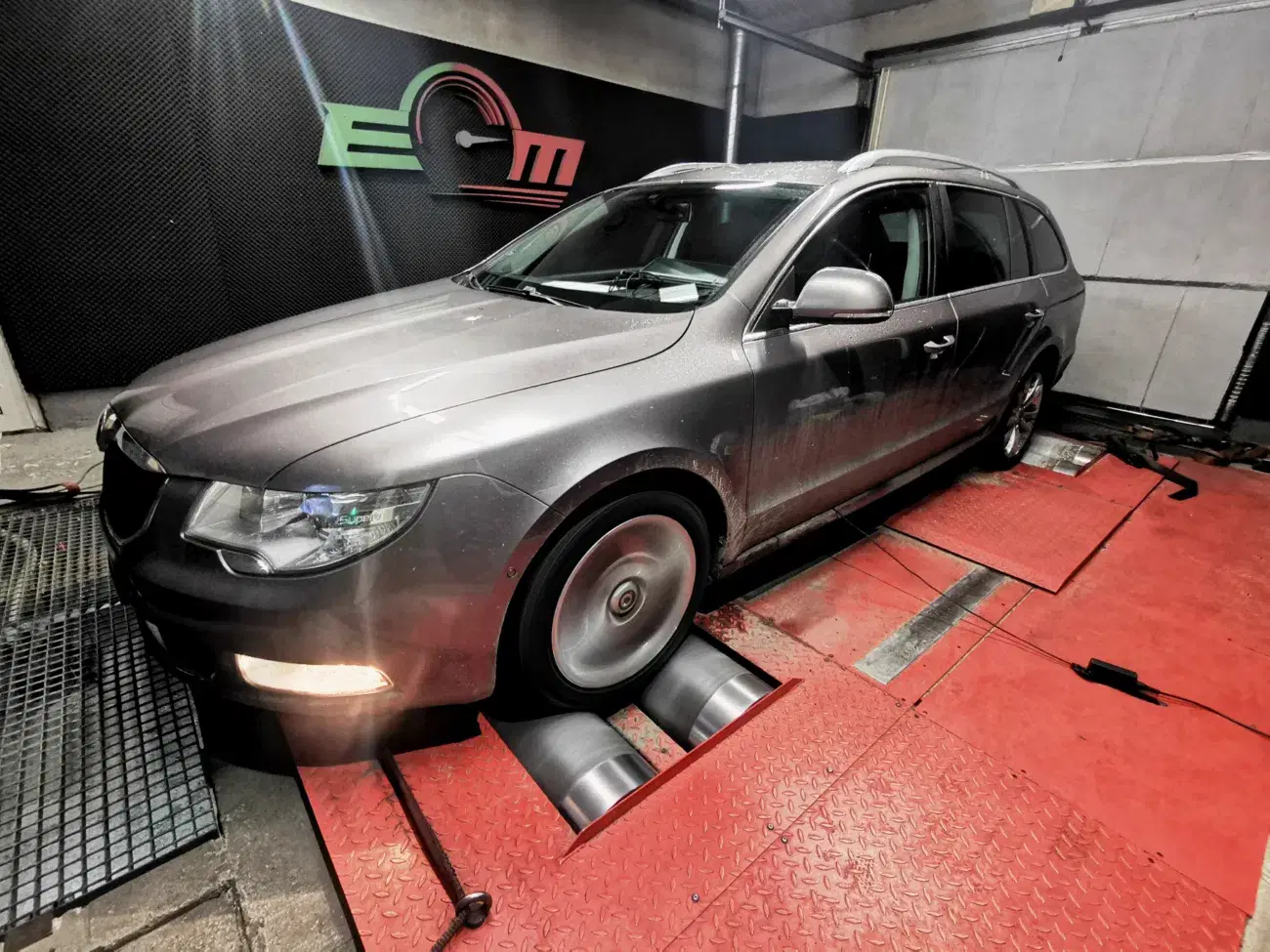 Skoda Superb II 2.0 TDI CR 170 KM 125 kW 2012 — archiwalna realizacja EMsetup