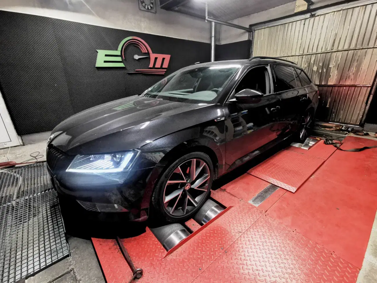 Skoda Superb III 2.0 TDI 190 KM 140KW 2017 — zdjęcie samochodu 4, EMsetup