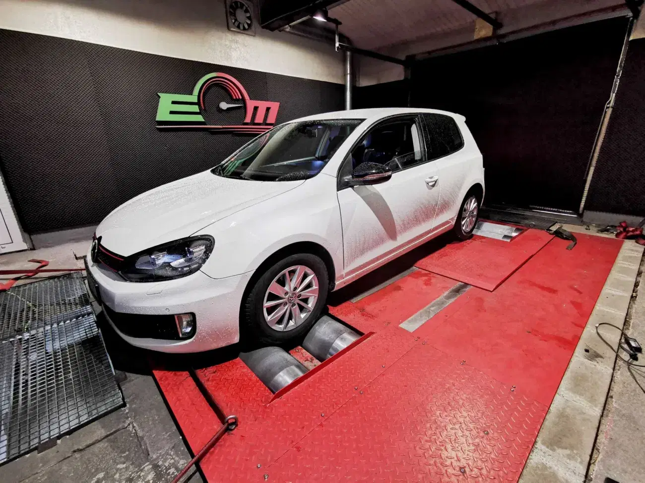 Volkswagen Golf VI 1.6 TDI 105 KM 77 kW 2012 — archiwalna realizacja EMsetup