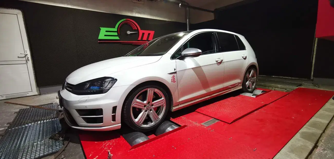 Volkswagen Golf VII R 2.0 TSI 300 KM 221 kW 2015 BOX — archiwalna realizacja EMsetup