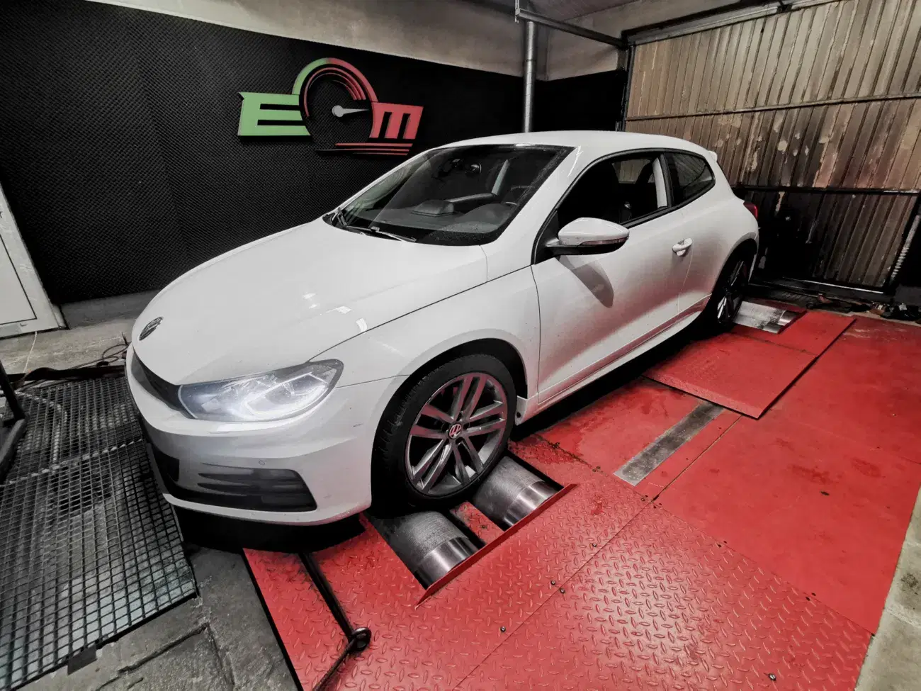 Volkswagen Scirocco III 2.0 TSI 180 KM 132 kW 2015 — archiwalna realizacja EMsetup