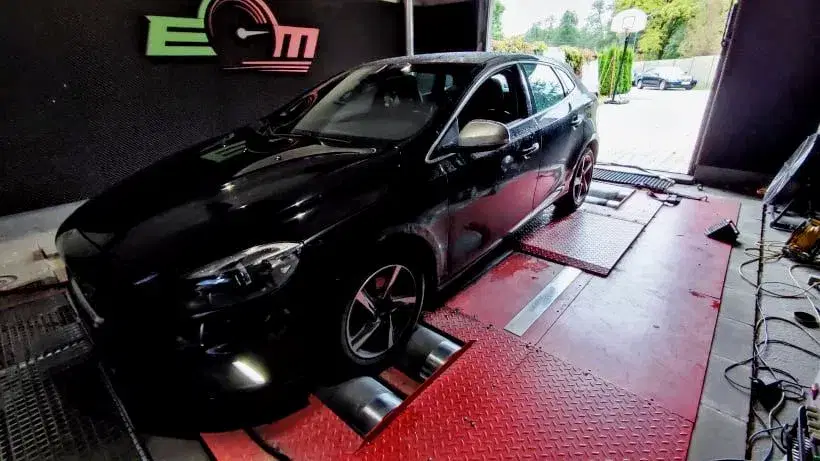 Volvo V40 II 2.0 D3 120 KM 88 kW 2015 — archiwalna realizacja EMsetup
