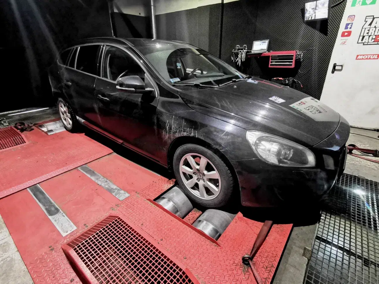 Volvo V60 I 2.0 D3 163 KM 120 kW 2012 — archiwalna realizacja EMsetup