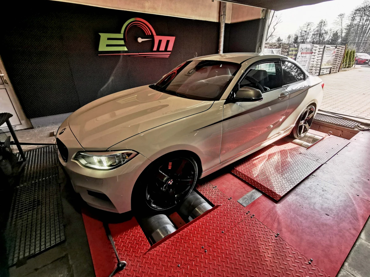 BMW Seria 2 F22 M235i 326KM z 2015 roku — realizacja EMsetup