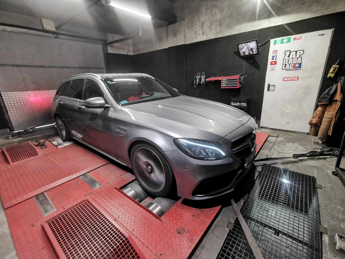 Mercedes-Benz Klasa C W205 AMG C63 S 4.0 510KM z 2016 roku — realizacja EMsetup