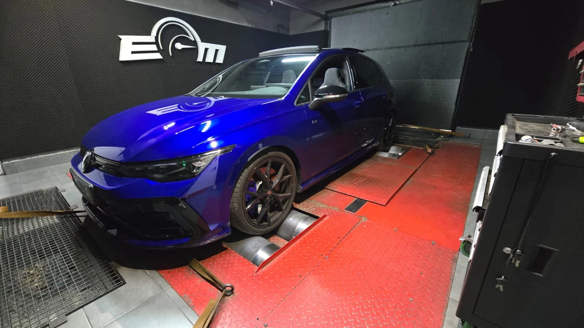 Volkswagen Golf VIII (FL) R 2.0 TSI 333KM z 2026 roku — realizacja EMsetup