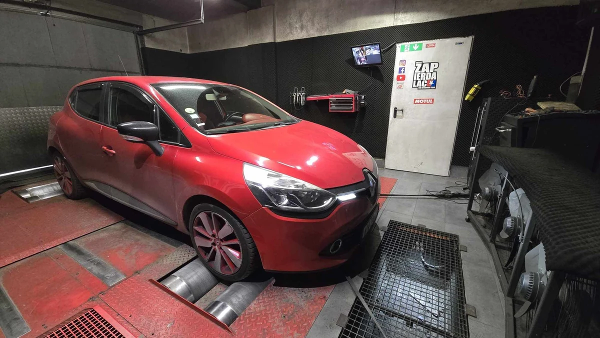 Renault Clio IV 1.5 dCi 90 KM (2013) — realizacja EMsetup