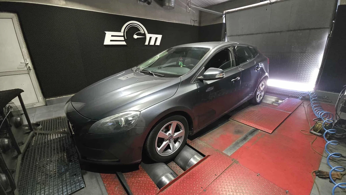 Volvo V40 II 1.6 D2 114 KM (2013) — 114,1 → 136,6 HP — realizacja EMsetup