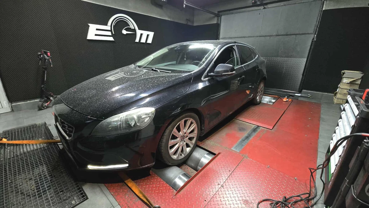 Volvo V40 II 1.6 D2 114 KM (2013) — 121,1 → 143,7 HP — realizacja EMsetup